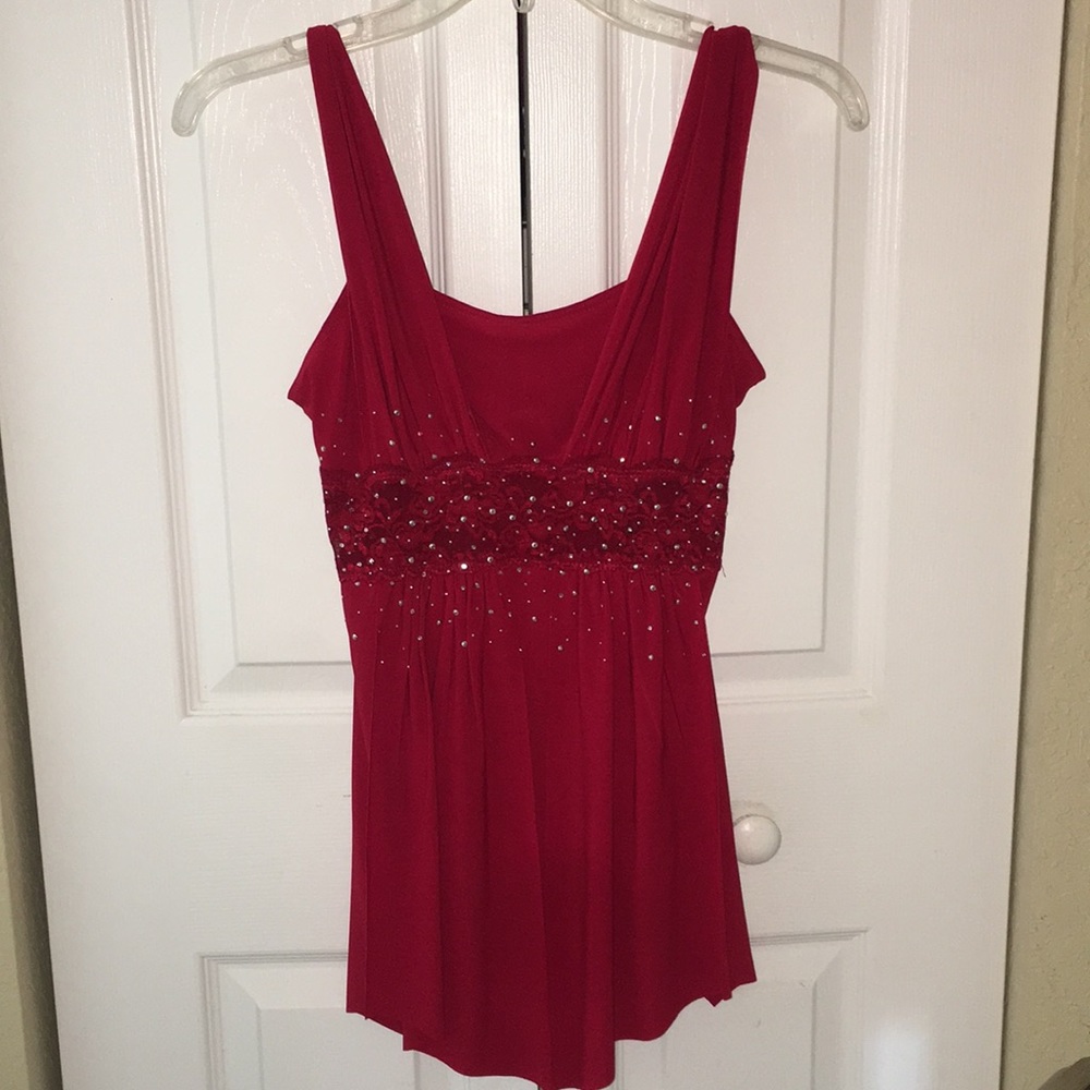 Stonework and lace overlay stretch tank